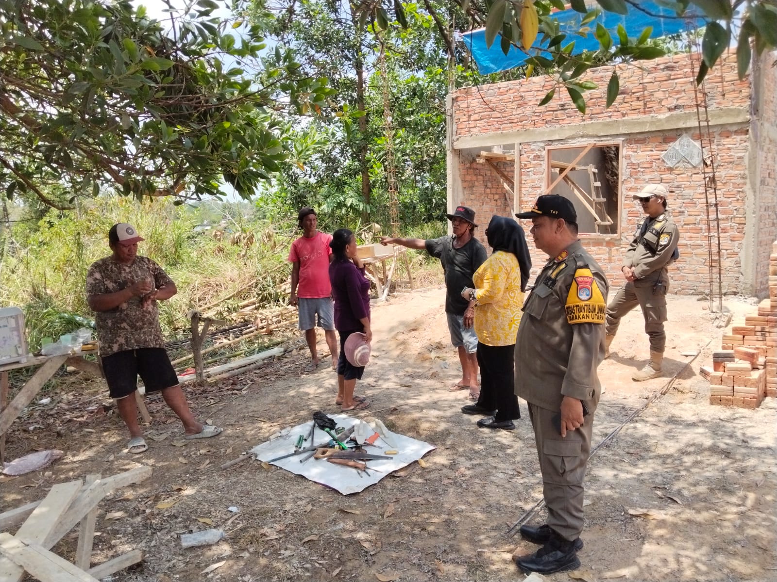 Monitoring Adanya Aktivitas Pekerjaan Pembangunan Satu Unit Rumah Makam
